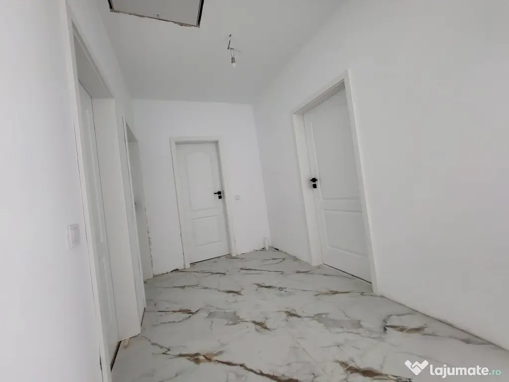 Casa cu 4 camere | Spatioasa | Frumos amenajata | Gata de mutat 