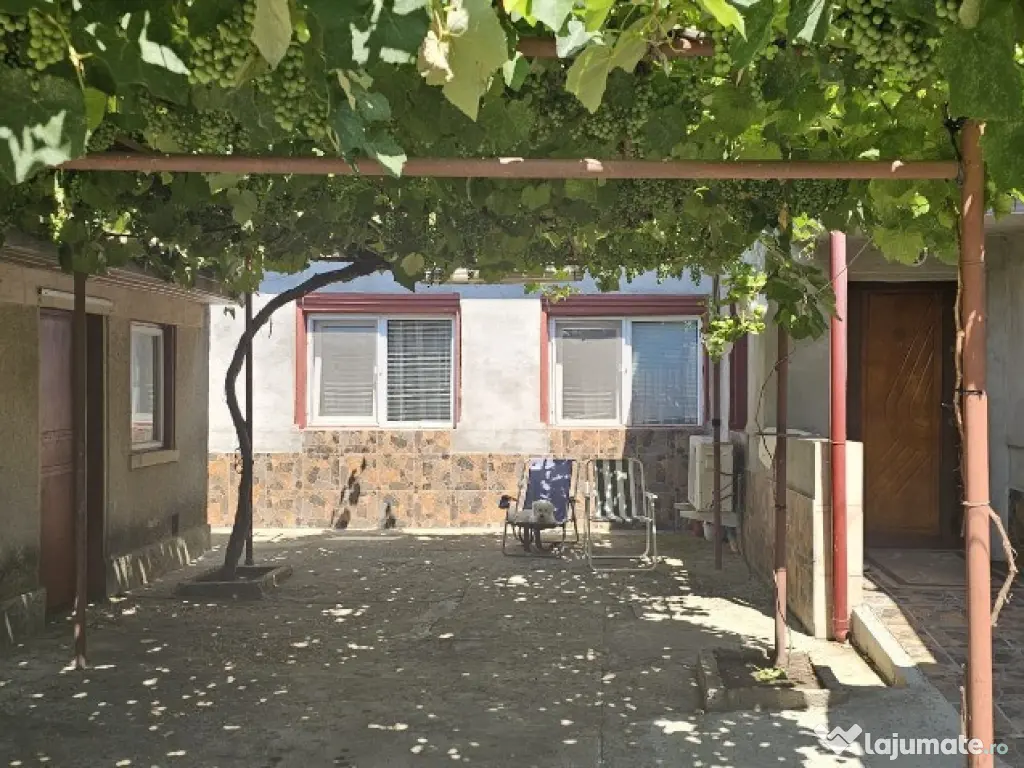 Casa la sol /Ovidiu / garaj