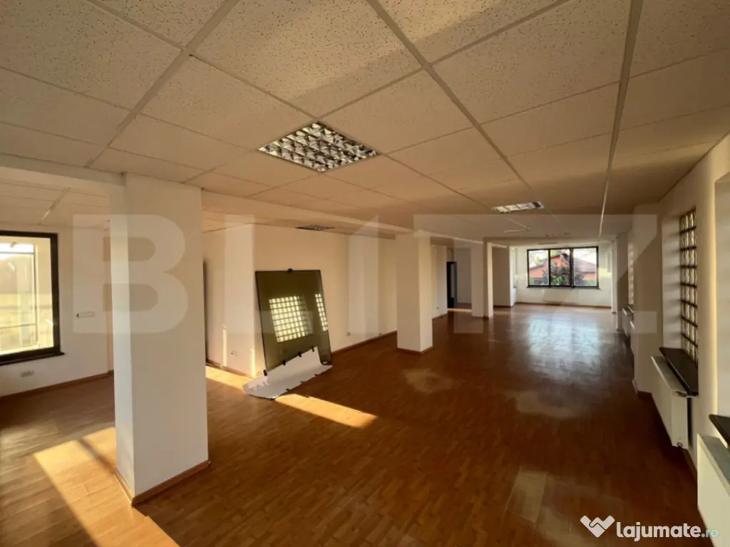 ???? Clădire multifuncțională, de inchiriat, 600 mp, zona