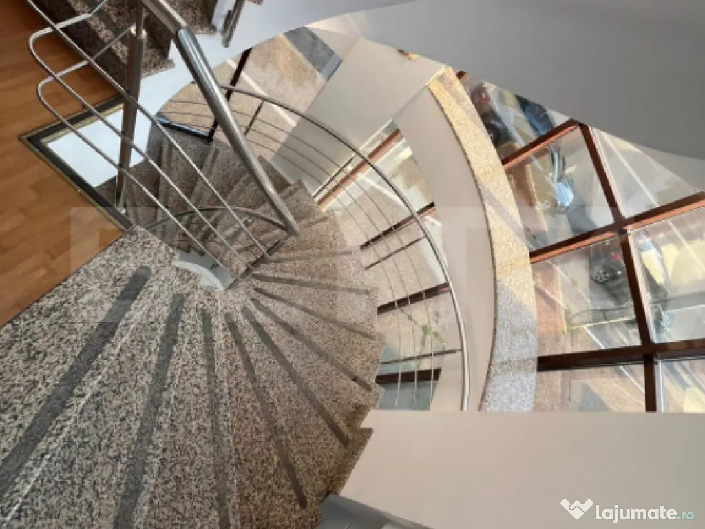 ???? Clădire multifuncțională, de inchiriat, 600 mp, zona