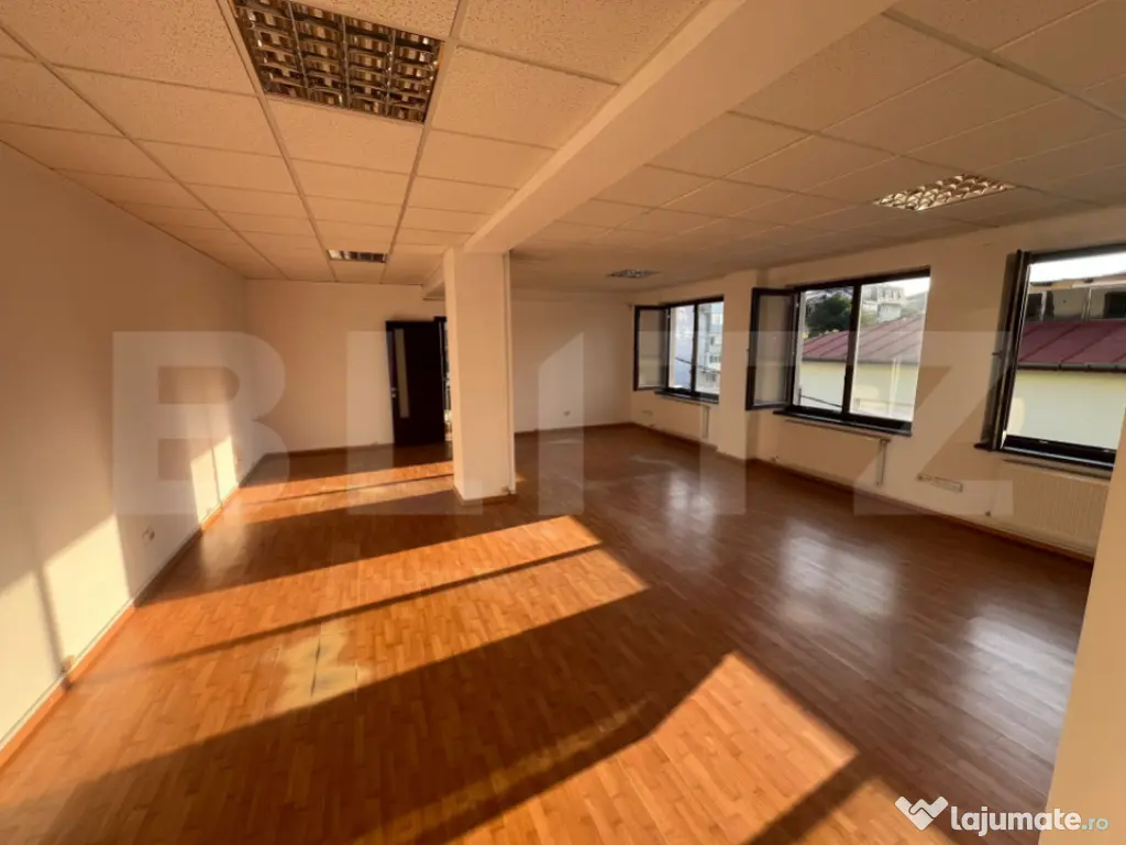 ???? Clădire multifuncțională, de inchiriat, 600 mp, zona