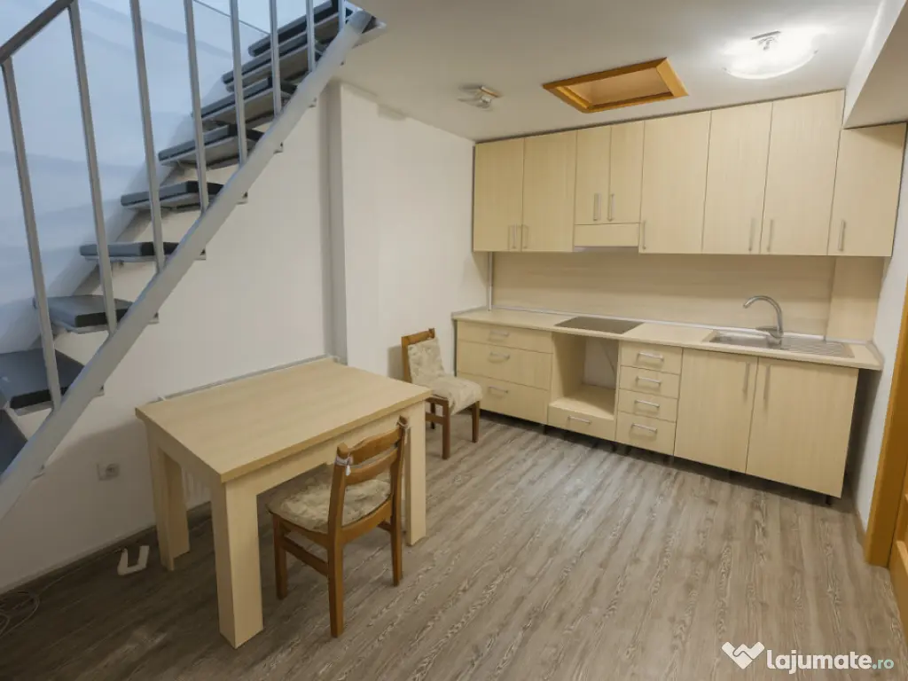 Apartament la mansarda cu 3 camere 100mp zona Tilisca