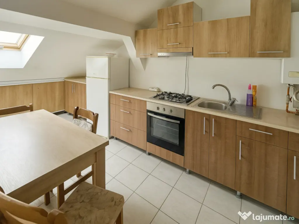 Apartament la mansarda cu 3 camere 100mp zona Tilisca