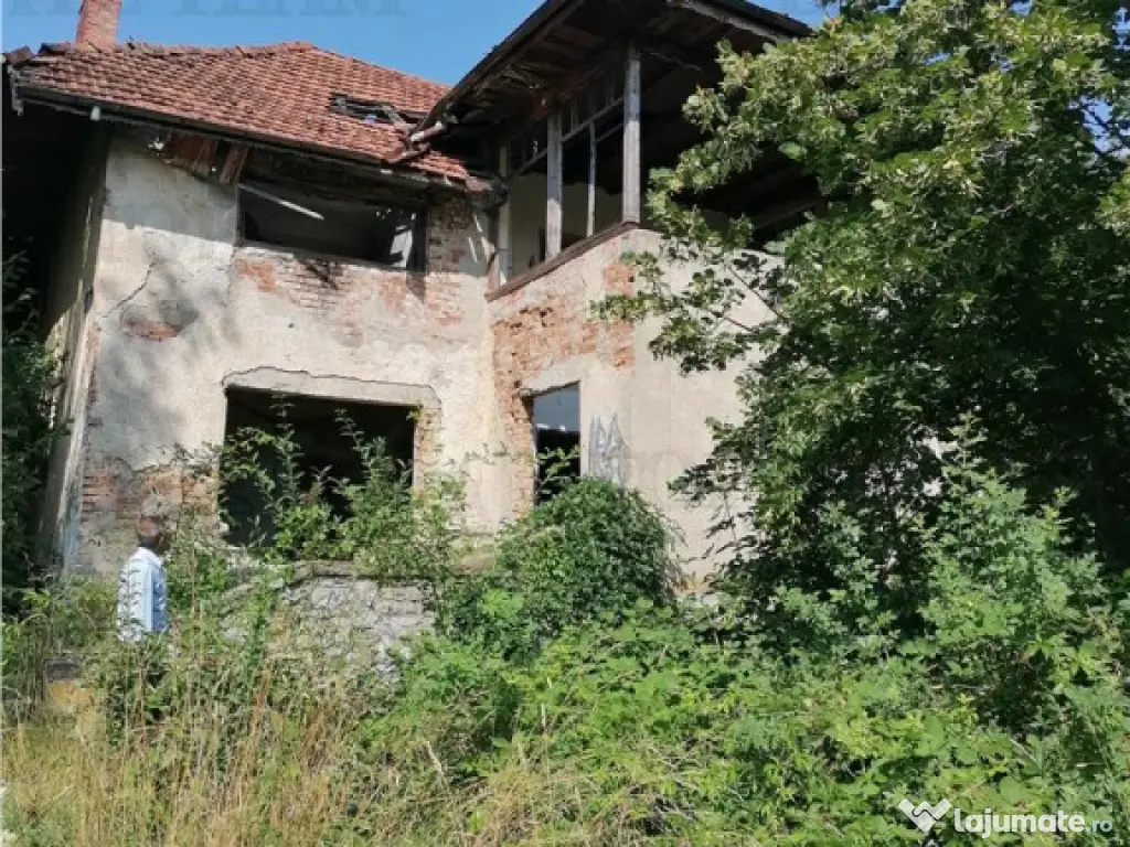 Teren 11230 m.p. Conac - necesita renovare