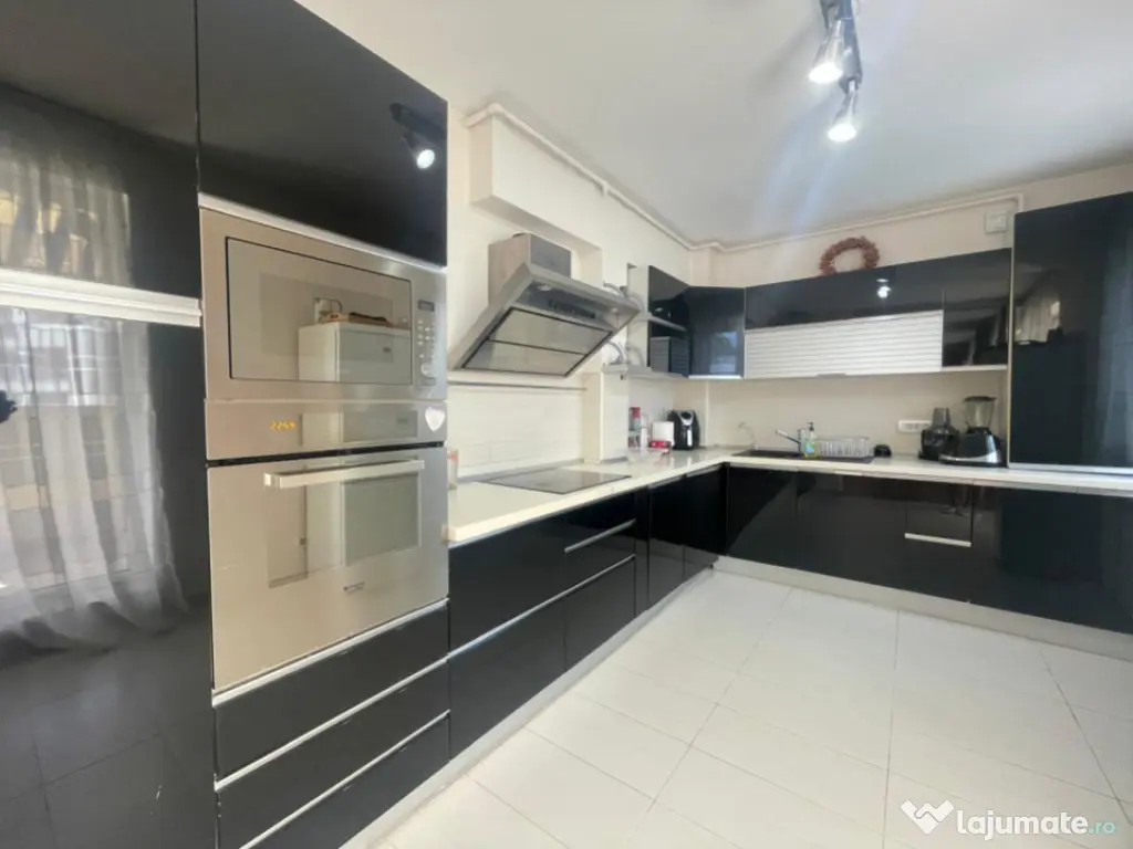 Apartament cu 5 camere si terasa spatioasa + 2 locuri de par