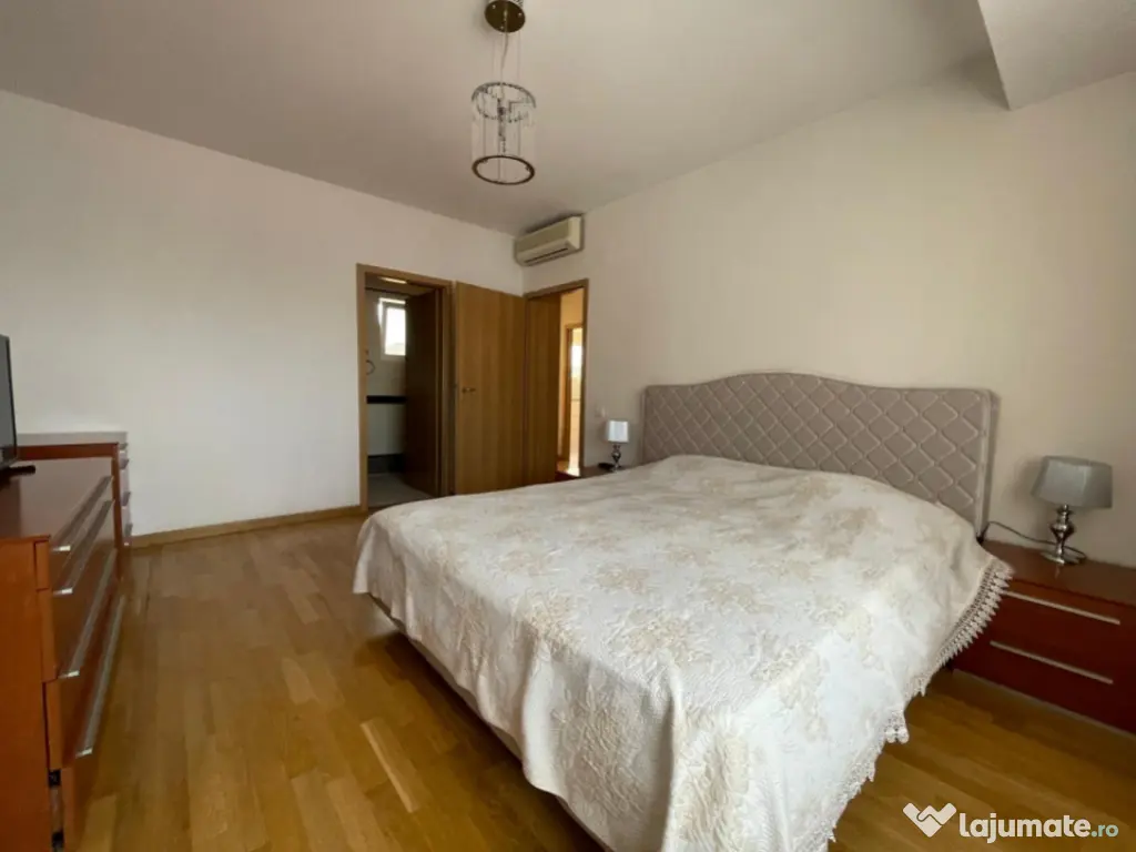 Apartament cu 5 camere si terasa spatioasa + 2 locuri de par