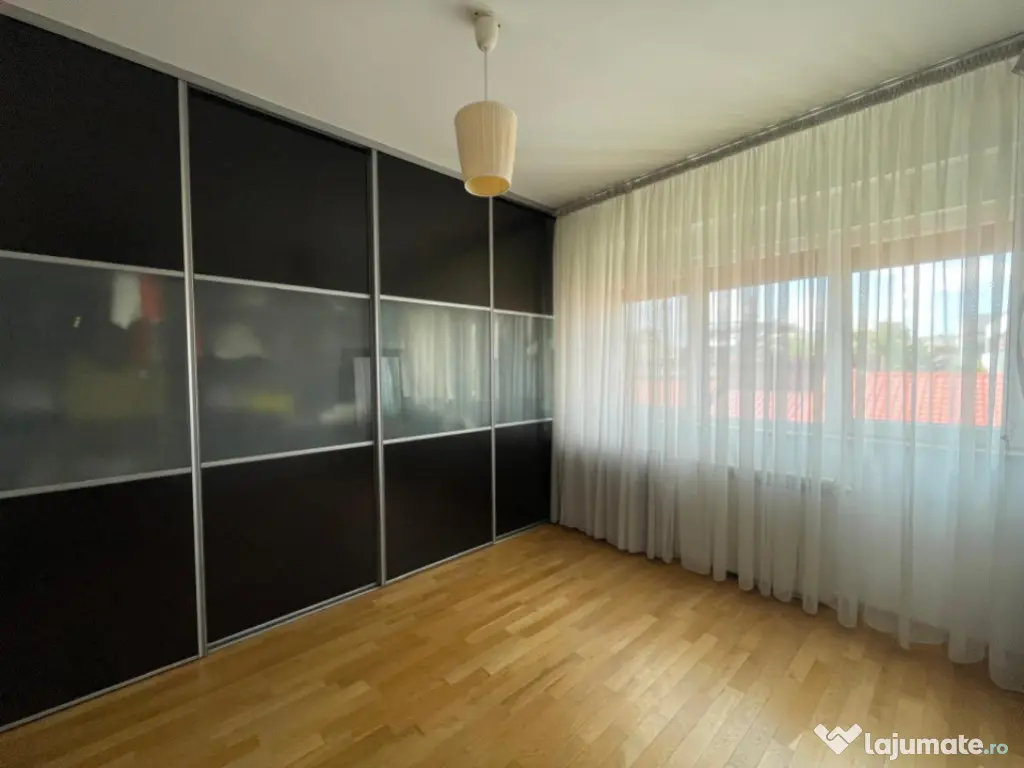 Apartament cu 5 camere si terasa spatioasa + 2 locuri de par
