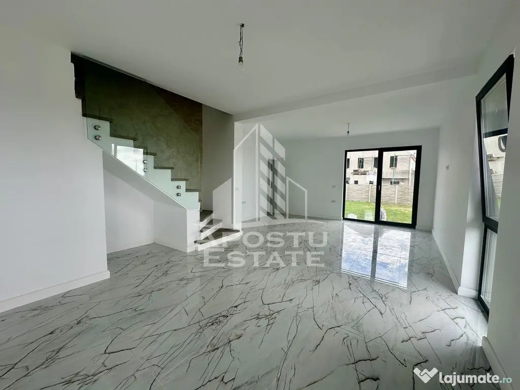 Duplex modern cu 4 camere, despartit prin camera tehnica,...