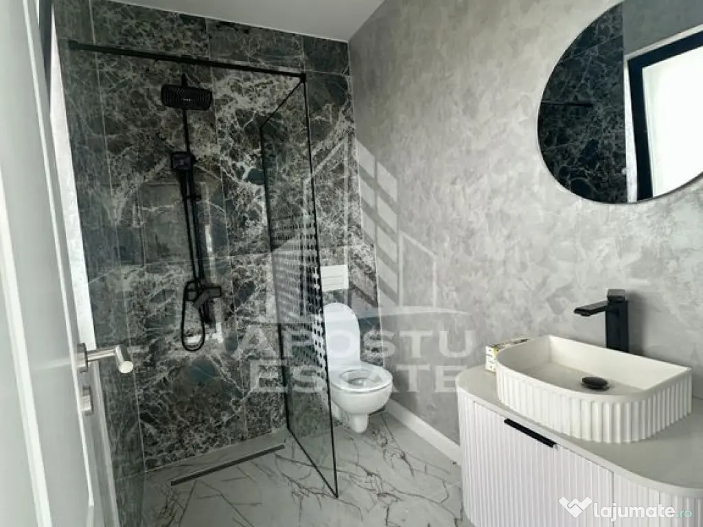 Duplex modern cu 4 camere, despartit prin camera tehnica,...