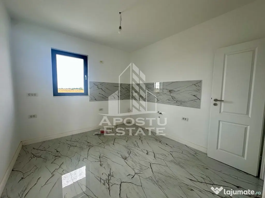 Duplex modern cu 4 camere, despartit prin camera tehnica,...