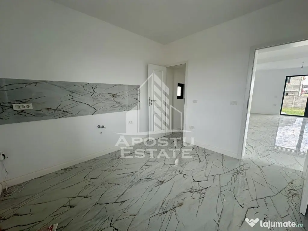 Duplex modern cu 4 camere, despartit prin camera tehnica,...