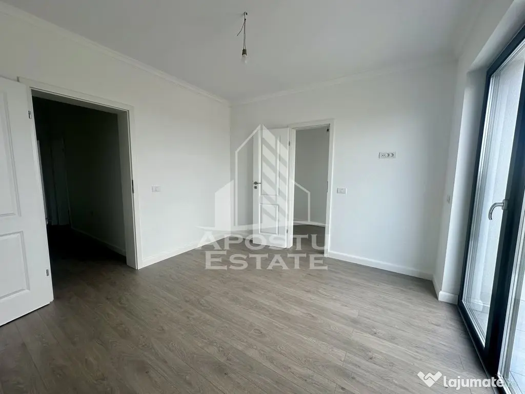 Duplex modern cu 4 camere, despartit prin camera tehnica,...