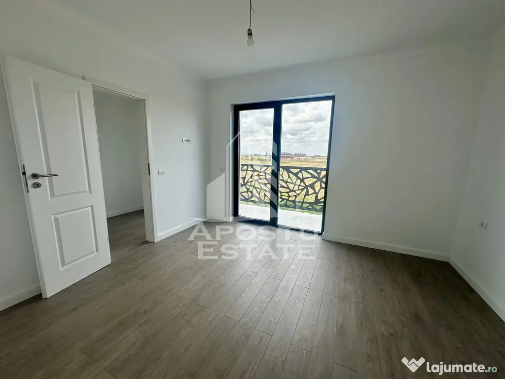 Duplex modern cu 4 camere, despartit prin camera tehnica,...
