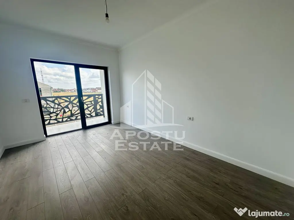 Duplex modern cu 4 camere, despartit prin camera tehnica,...