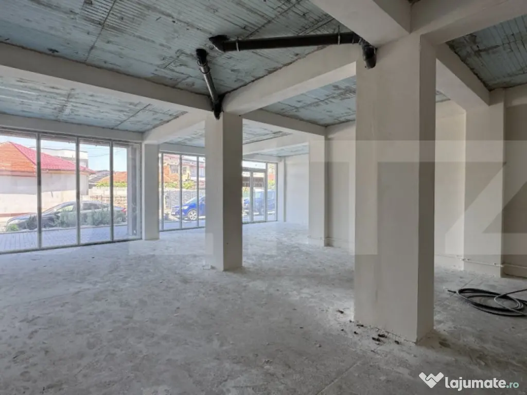 Spațiu comercial parter bloc nou, 109 mp open space, vitrin 