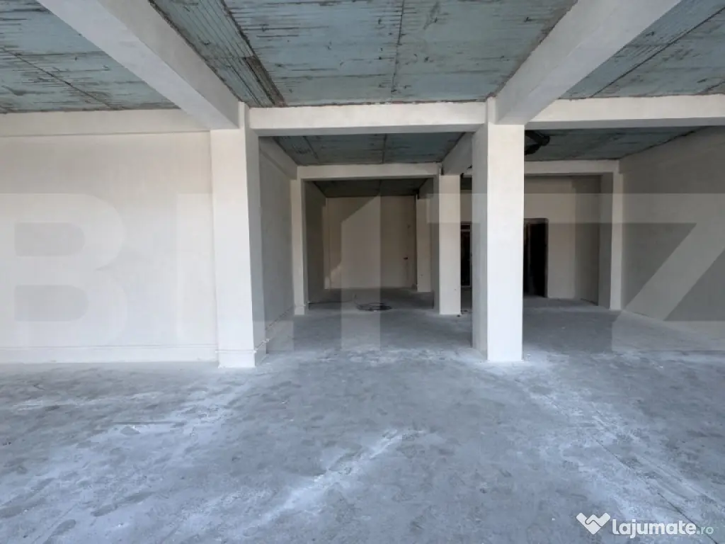 Spațiu comercial parter bloc nou, 109 mp open space, vitrin 
