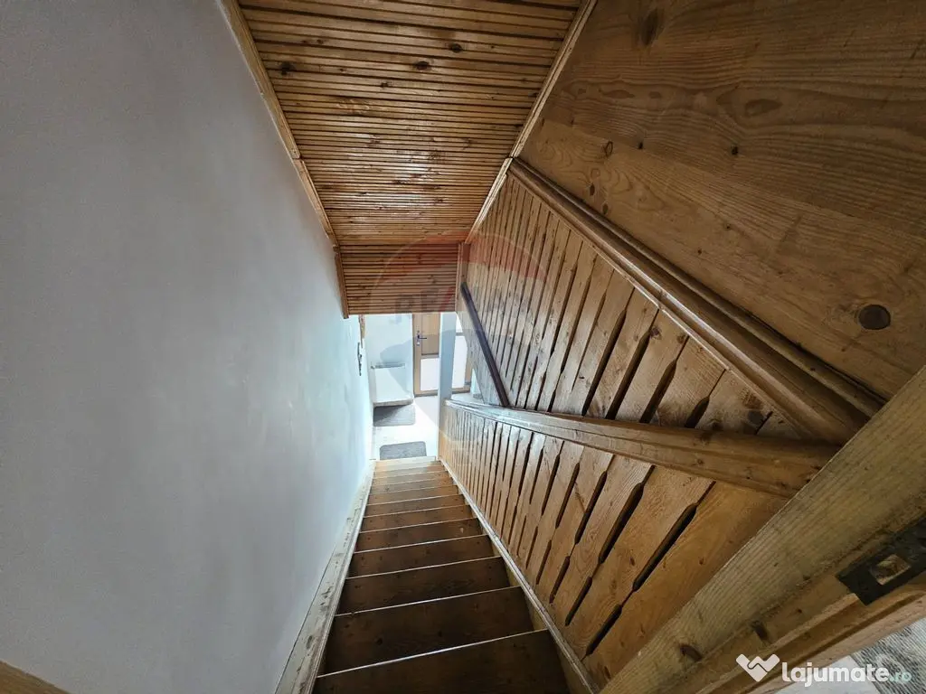 Casă solidă din cărămidă, mobilată, garaj, teren ge... 