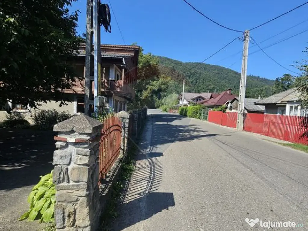 Casă solidă din cărămidă, mobilată, garaj, teren ge... 