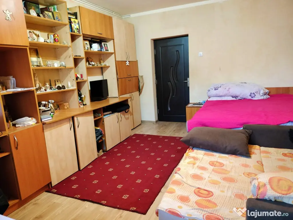 Garsoniera decomandata - Zona Racadau