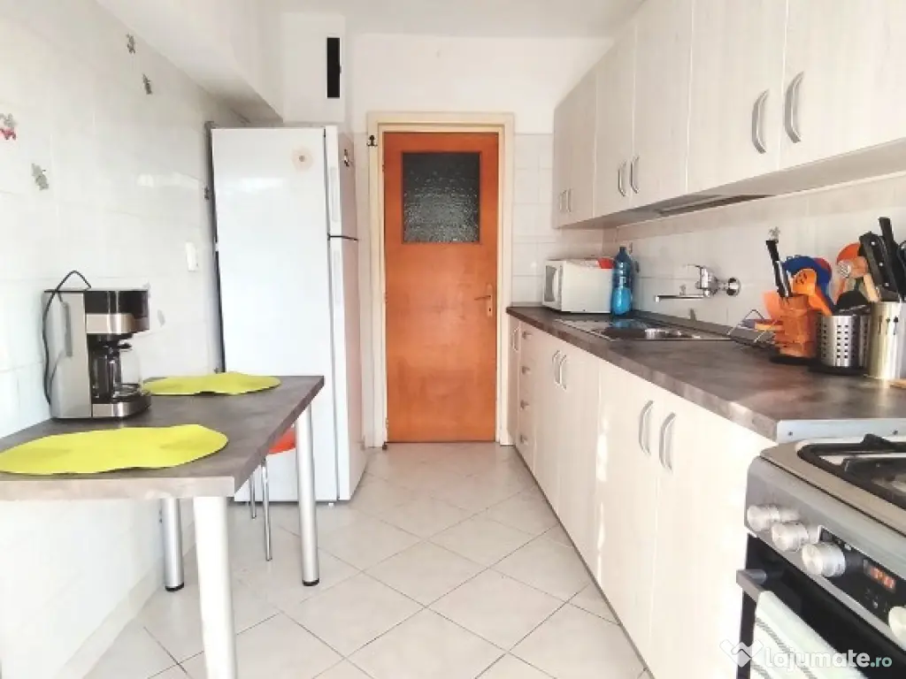 Unirii-Mamulari, spate magazin, decomandat, 3 min. metrou, etaj 2. 