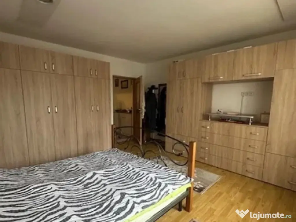 Apartament 3 camere, 82 mp, parter înalt + boxă 30 mp + 2