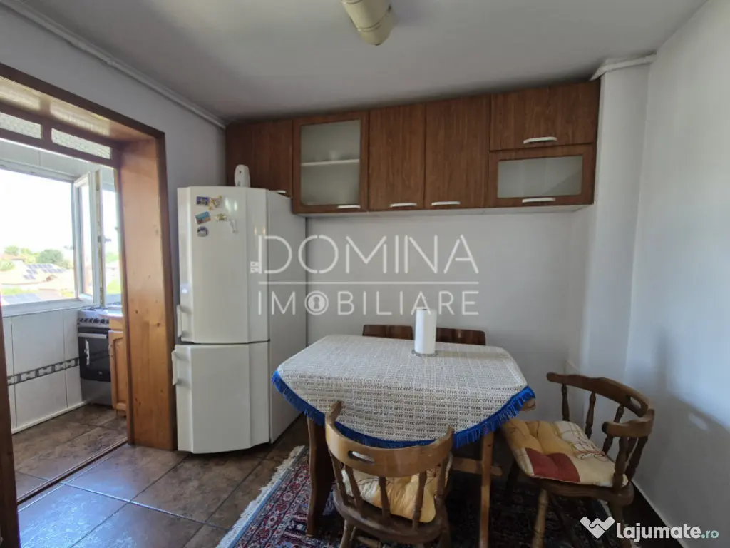 Apartament 3 camere, str. Nicolae Balcescu, zona centrala 