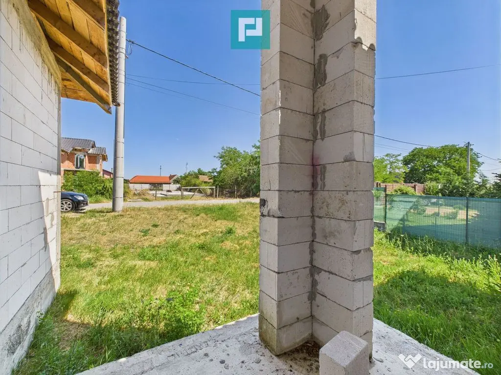 Casă nouă la roșu de vânzare în Mândruloc 