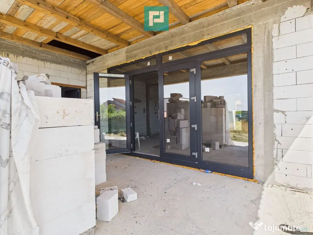 Casă nouă la roșu de vânzare în Mândruloc 