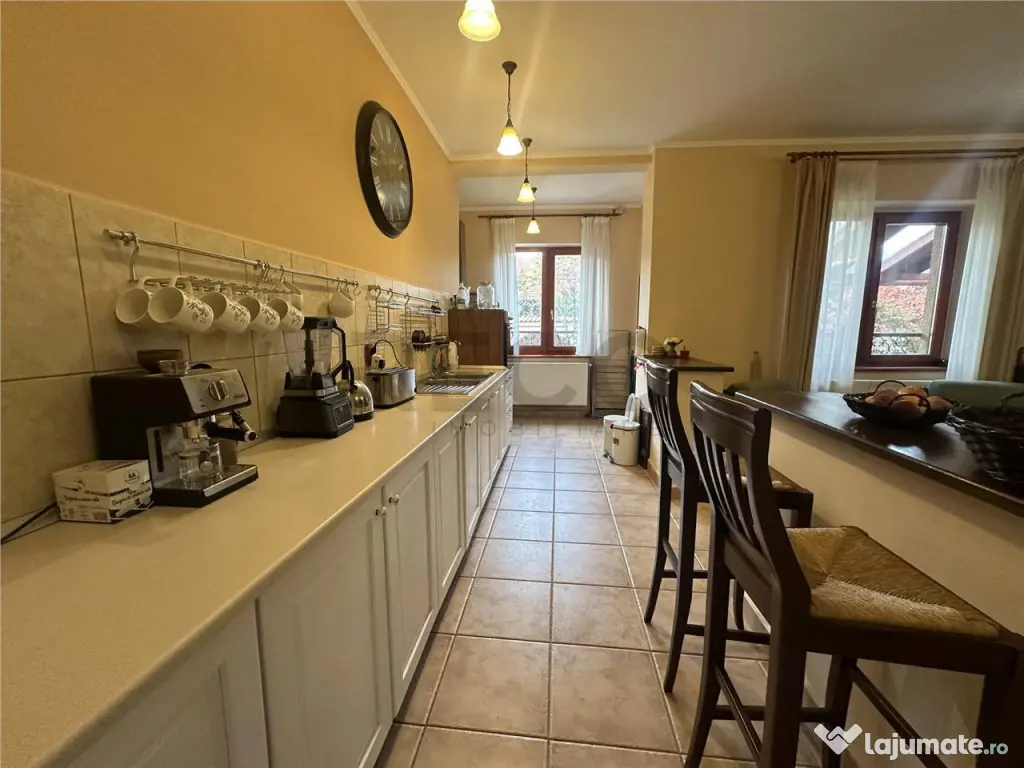 RECO Casa individuala ultracental cu acces auto- teren 300 m 