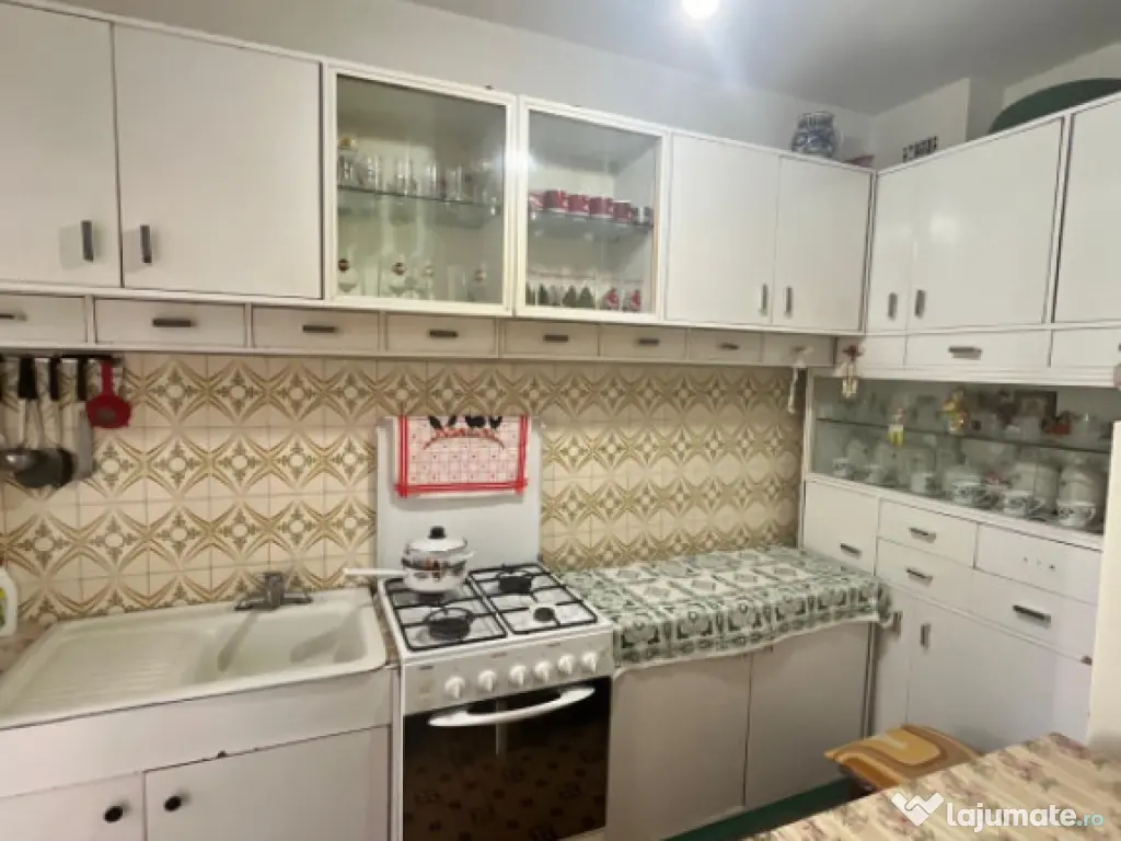 Apartament 3 camere, etaj 2, Garaj, Radauti