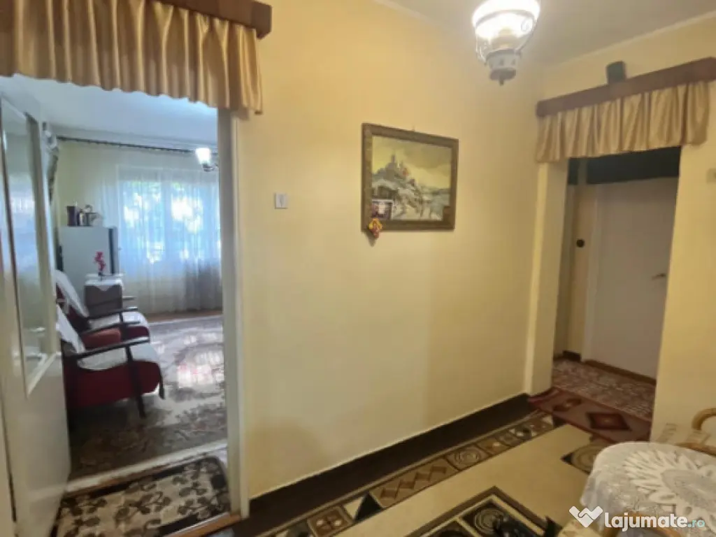 Apartament 3 camere, etaj 2, Garaj, Radauti