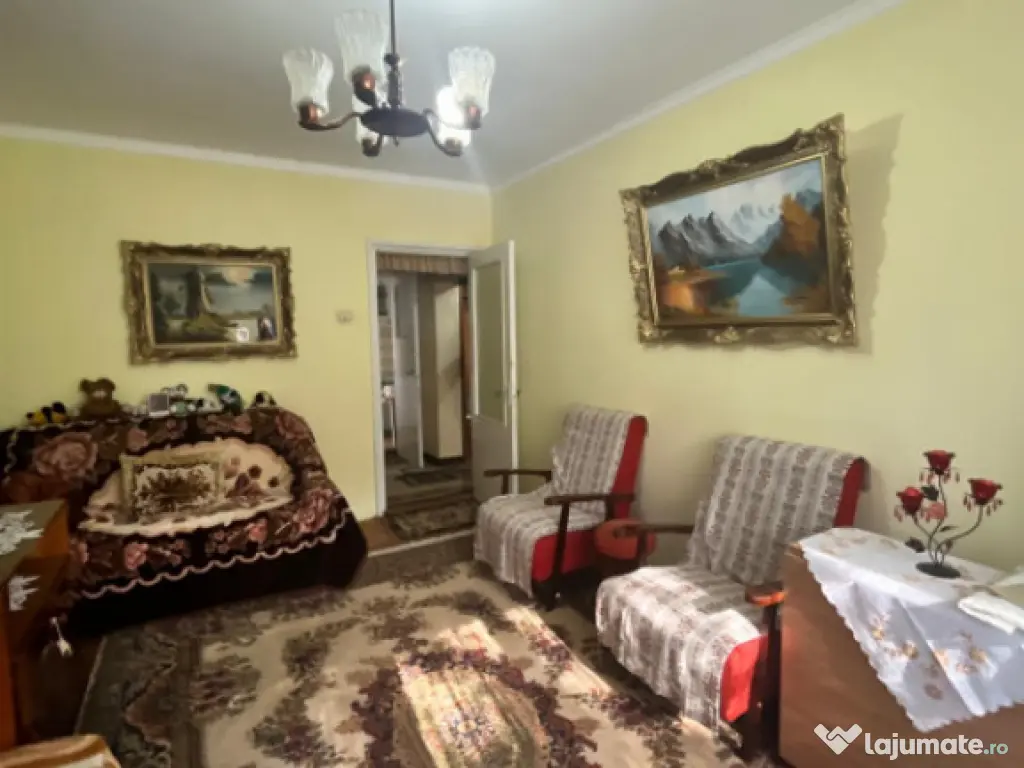 Apartament 3 camere, etaj 2, Garaj, Radauti