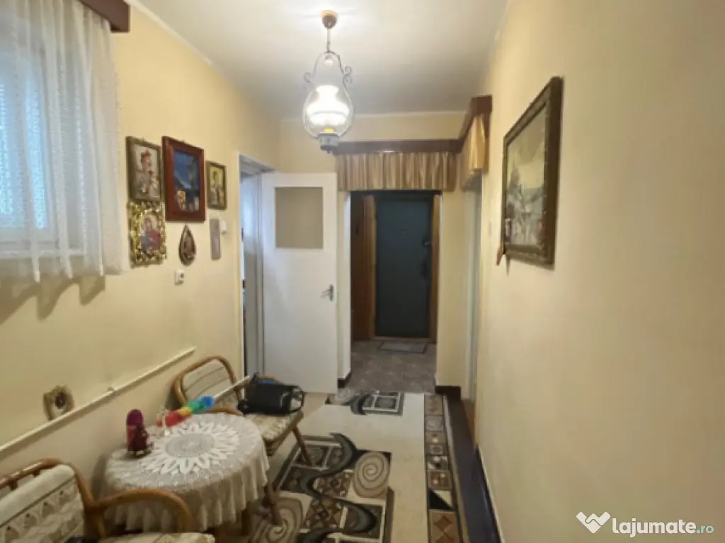 Apartament 3 camere, etaj 2, Garaj, Radauti