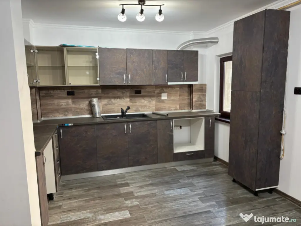 Apartament 3 camere S = 83mp, zona Progresu, Renovat in Tota