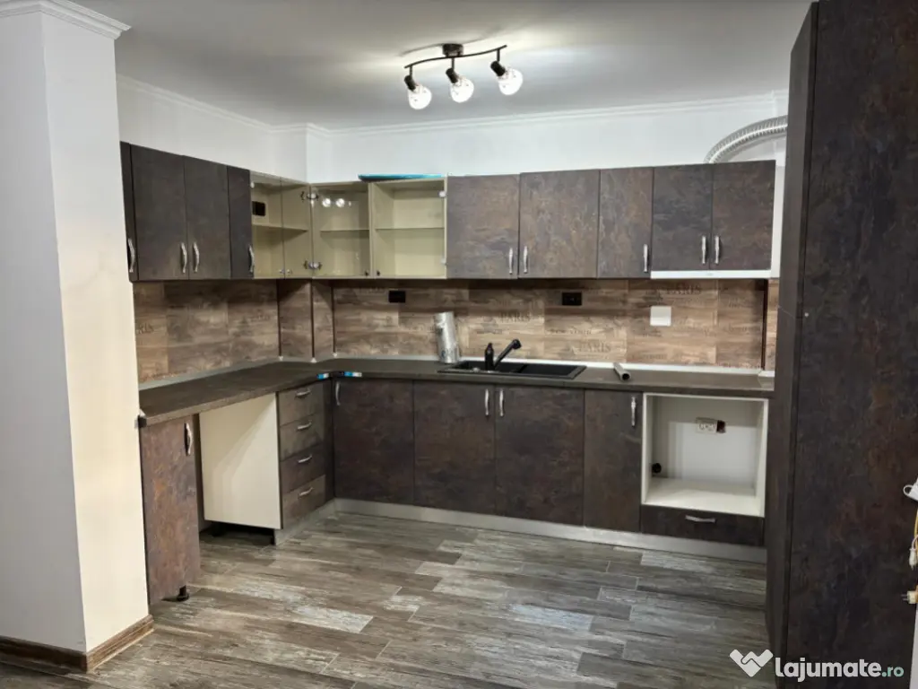 Apartament 3 camere S = 83mp, zona Progresu, Renovat in Tota