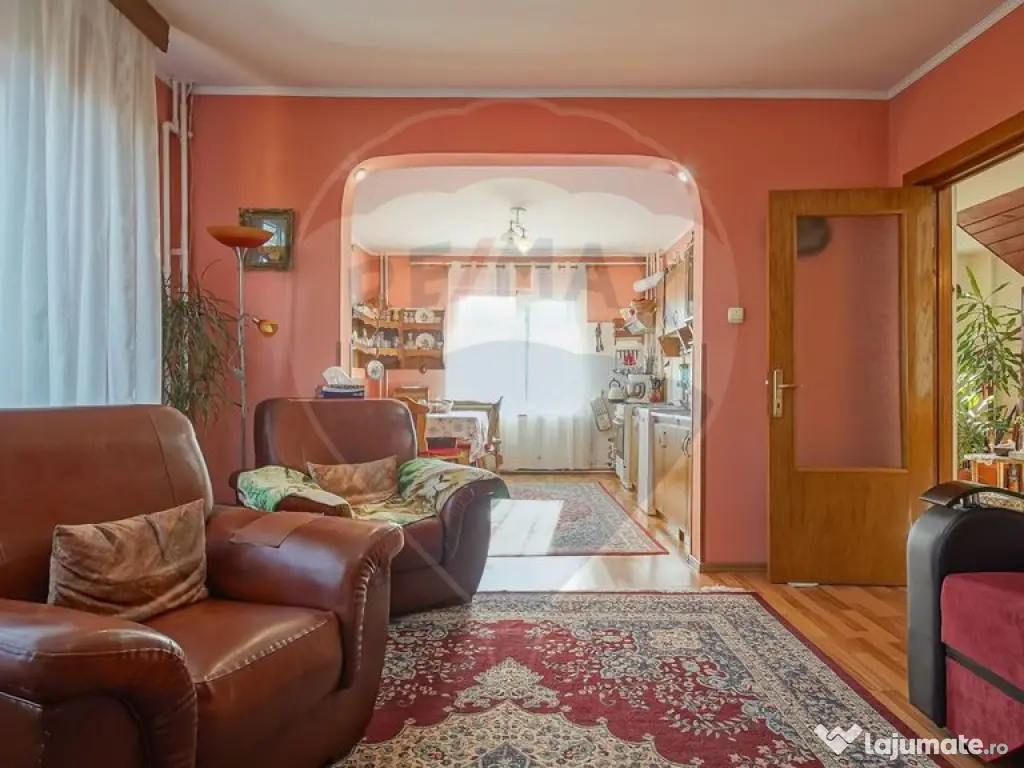 Casă spațioasă și practică, aproape natură si oraș... 