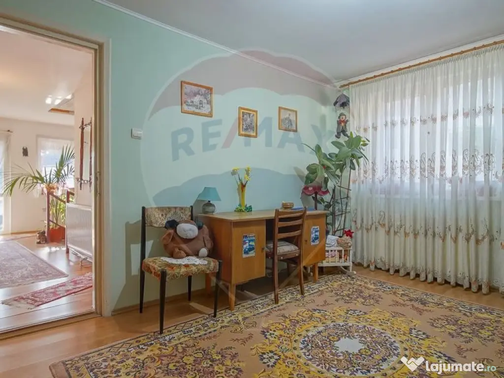 Casă spațioasă și practică, aproape natură si oraș... 