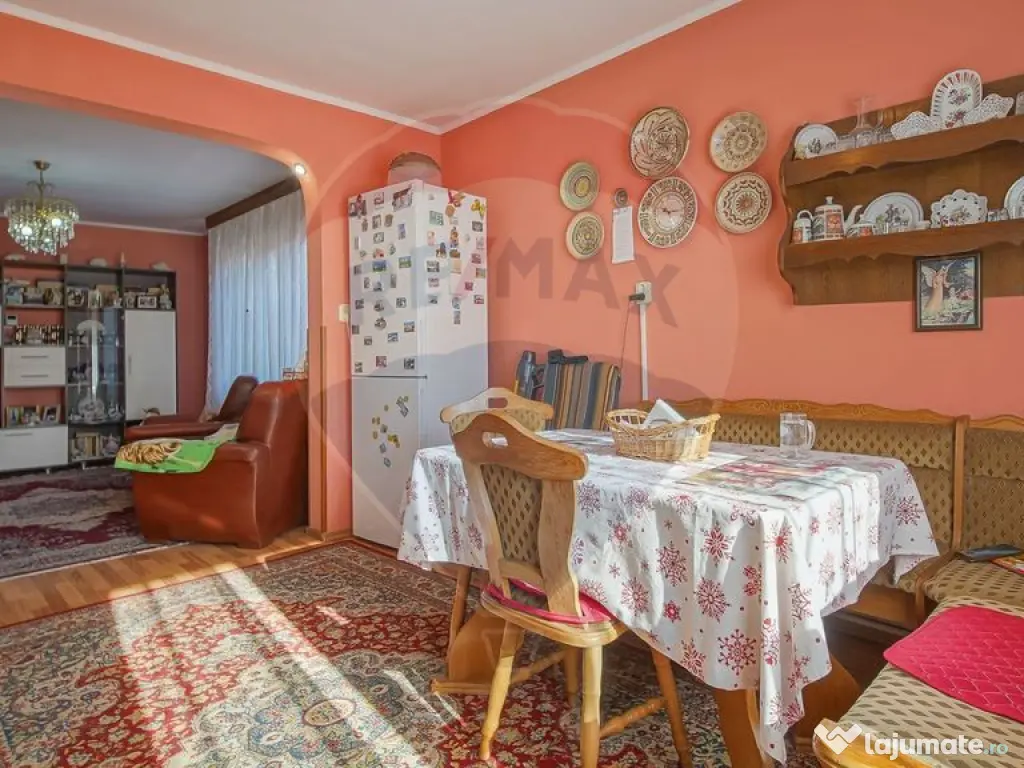 Casă spațioasă și practică, aproape natură si oraș... 