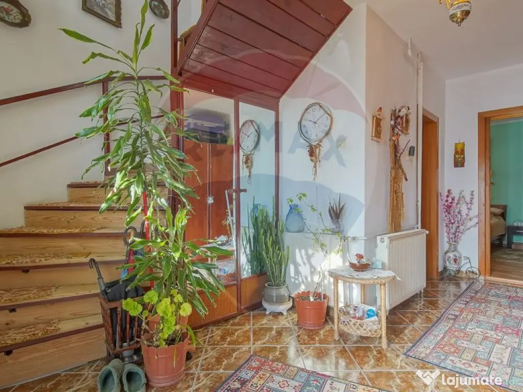 Casă spațioasă și practică, aproape natură si oraș... 