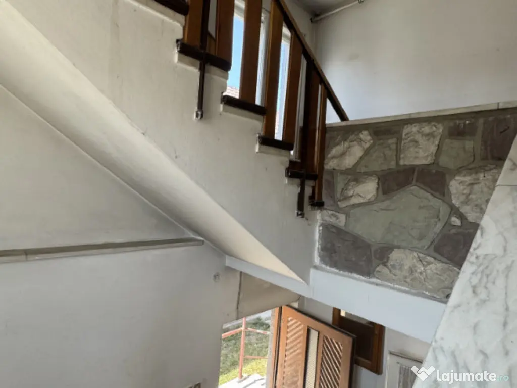 Casa 5 Camere 160 mp, zona Aurel Vlaicu 