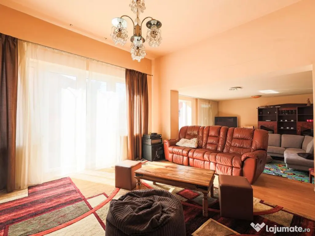 Vilă cu 6 camere în zona rezidențială - Poltura 