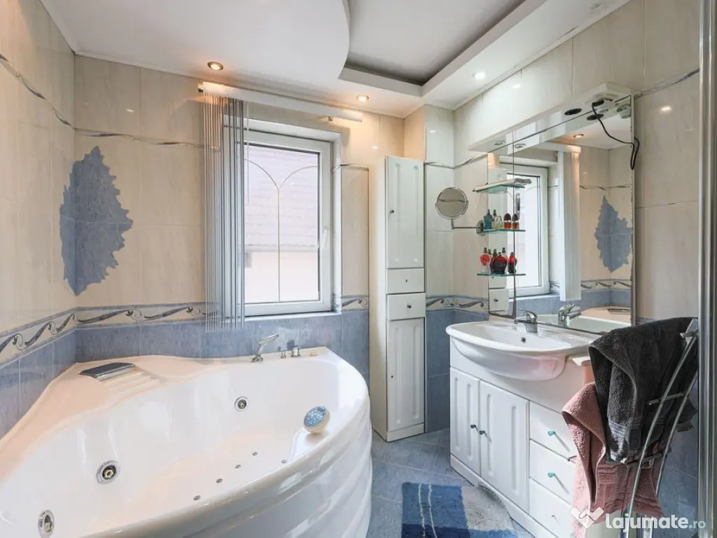 Vilă cu 6 camere în zona rezidențială - Poltura 