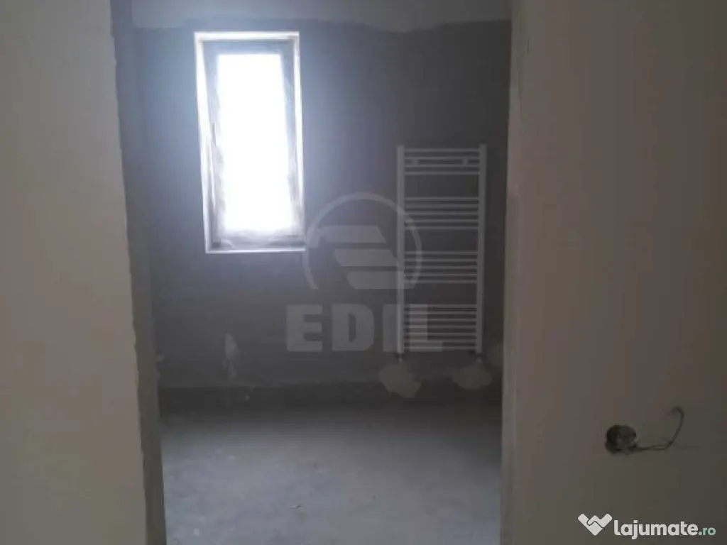 Apartament cu 3 camere, semifinisat, zona Eroilor