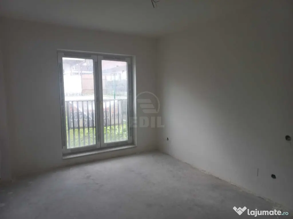 Apartament cu 3 camere, semifinisat, zona Eroilor