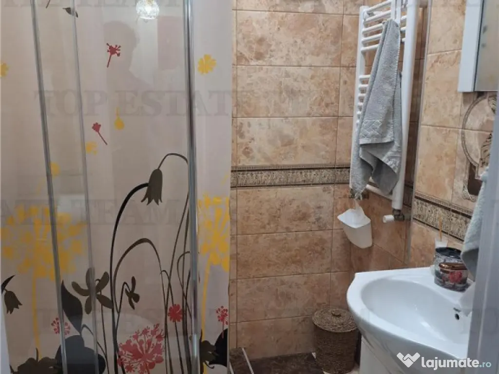 Apartament 2 camere zona foarte cautata. 