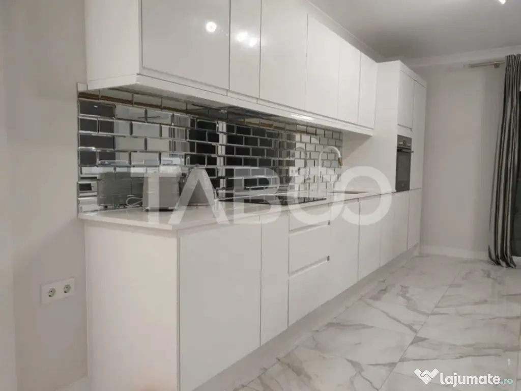 Apartament de vanzare decomandat cu 3 camere in cartier Euro 