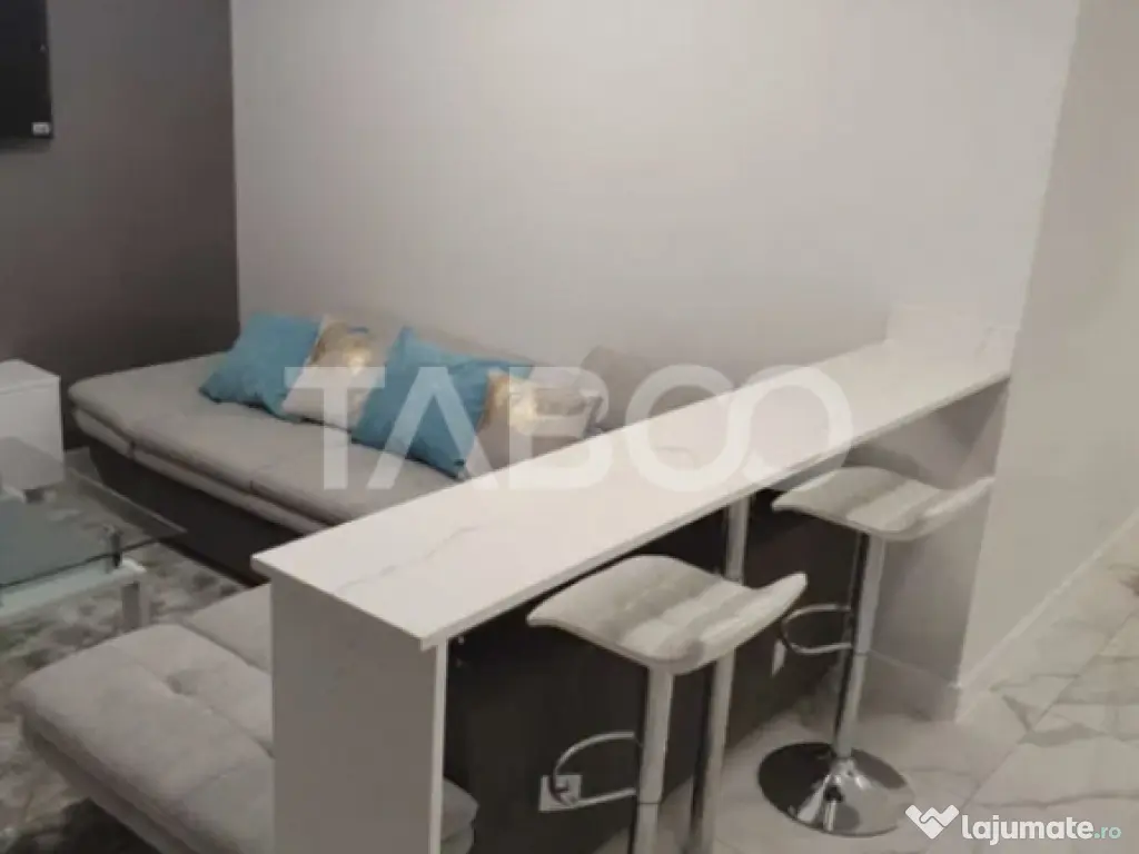 Apartament de vanzare decomandat cu 3 camere in cartier Euro 