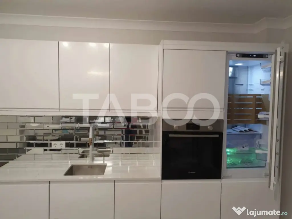 Apartament de vanzare decomandat cu 3 camere in cartier Euro 