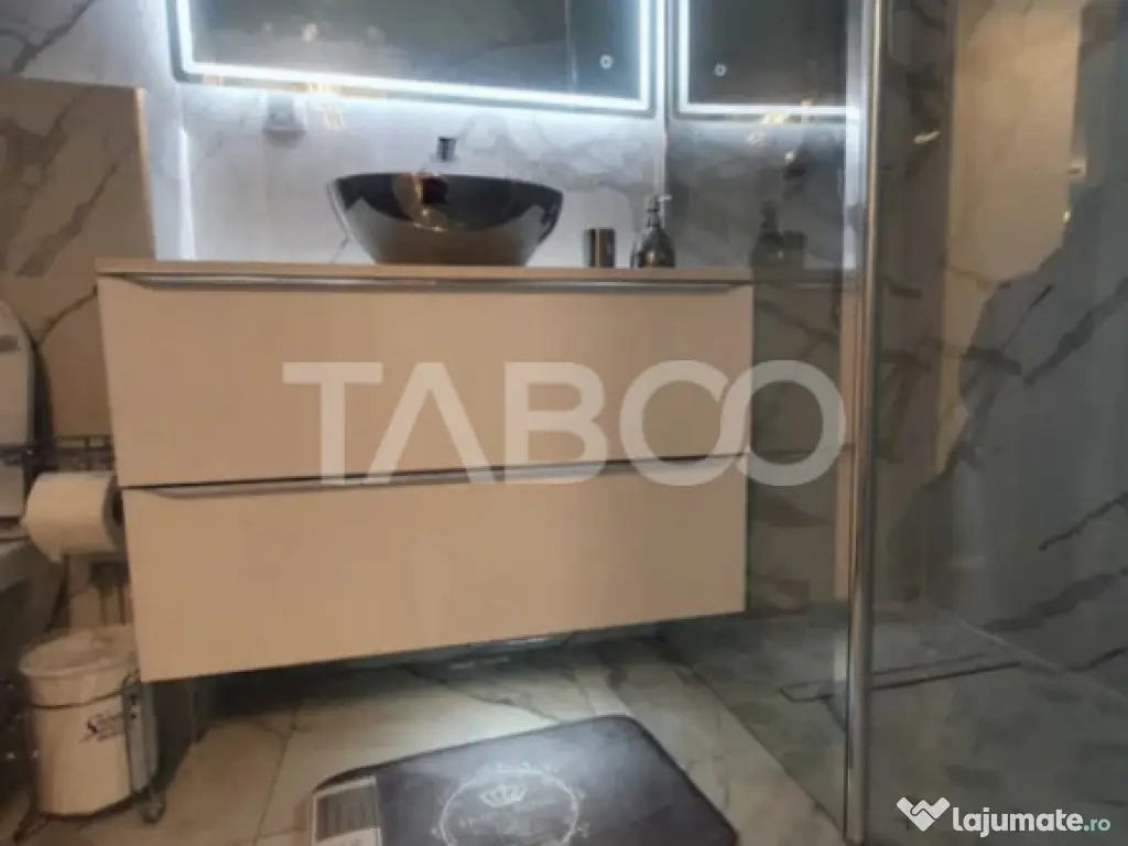 Apartament de vanzare decomandat cu 3 camere in cartier Euro 