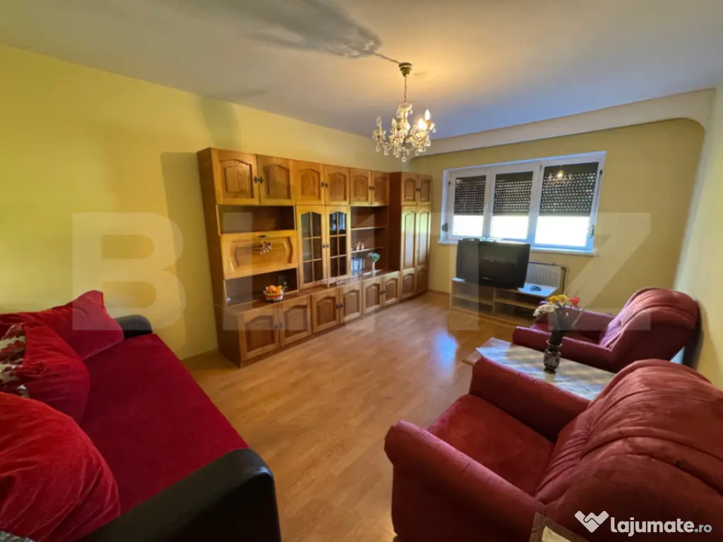 Apartament de 2 camere, decomandat, etaj intermediar, zona C